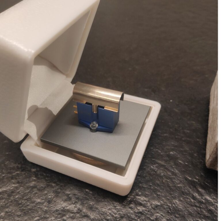 SHELTER MODEL 301 II (OUTLET)
