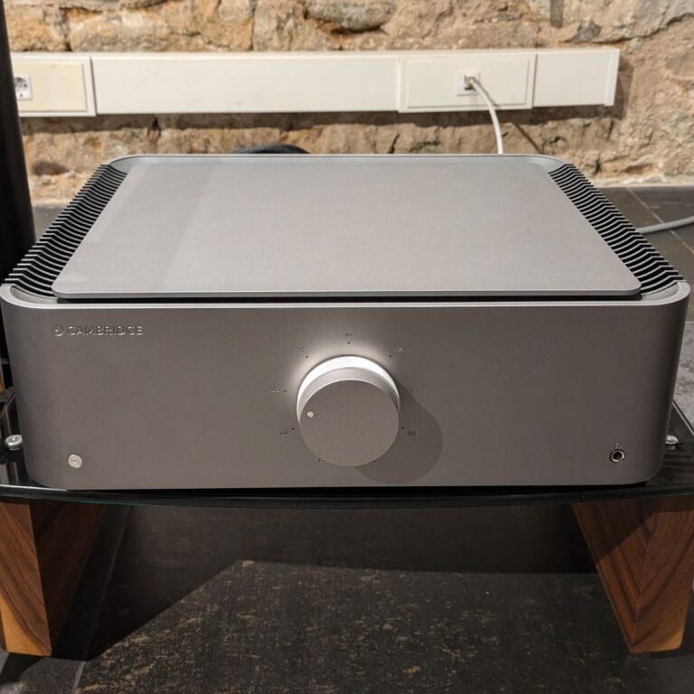CAMBRIDGE AUDIO EDGE A (EX-DEMO)