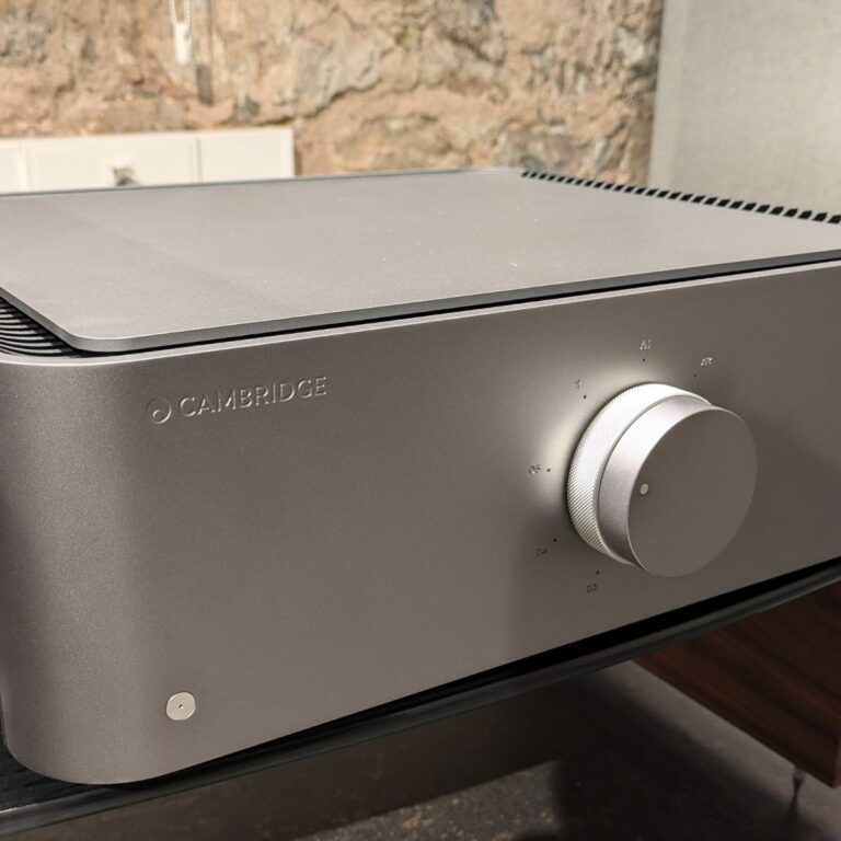 CAMBRIDGE AUDIO EDGE A (EX-DEMO)