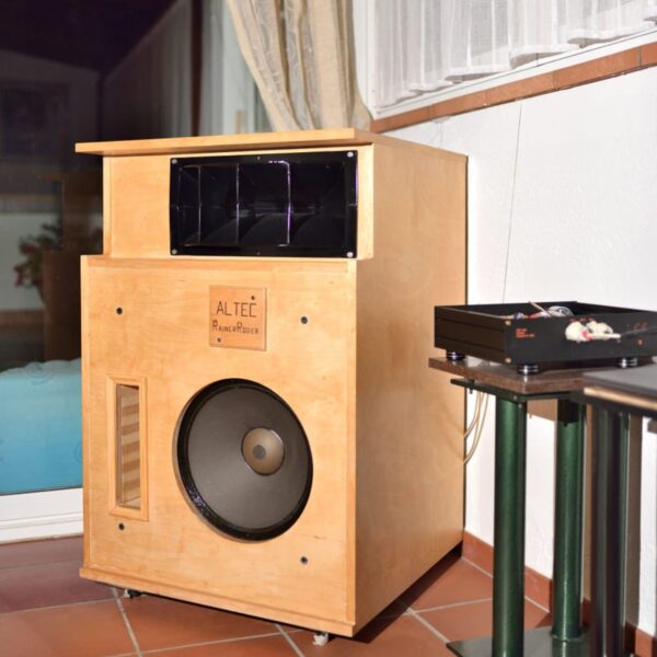 ALTEC LANSING MODEL 19