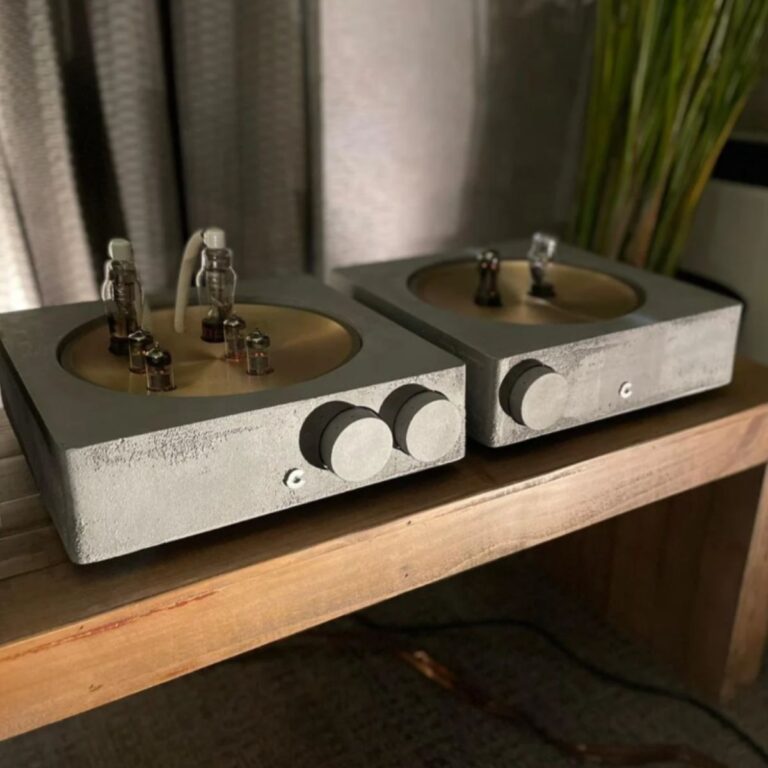 CINNAMON GALLE PHONO STAGE
